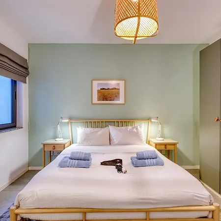 Daire Bright & Cozy 3-bedroom Acal1-1 *