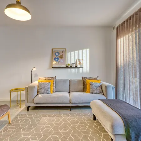 Bright & Cozy 3-bedroom Acal1-1