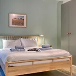 Bright & Cozy 3-bedroom Acal1-1