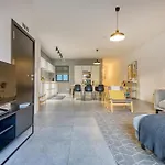 Bright & Cozy 3-bedroom Acal1-1