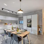 Bright & Cozy 3-bedroom Acal1-1