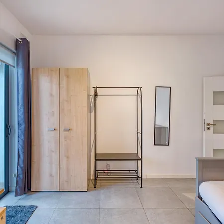 Bright & Cozy 3-bedroom Acal1-1 마르사실로크