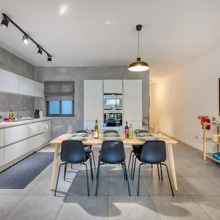 Bright & Cozy 3-bedroom Acal1-1 マルサシュロック