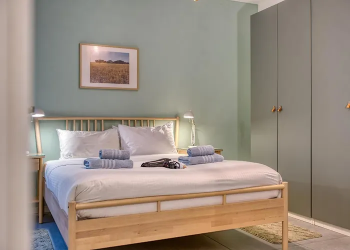 Bright & Cozy 3-bedroom Acal1-1